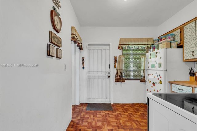 2001 NW 51st St, Miami, FL 33142