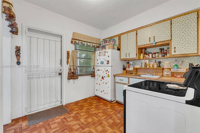 2001 NW 51st St, Miami, FL 33142