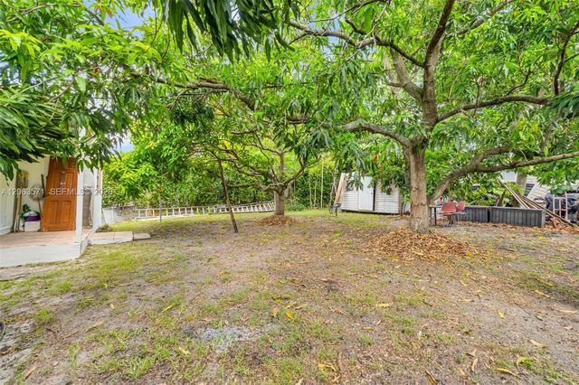 2001 NW 51st St, Miami, FL 33142