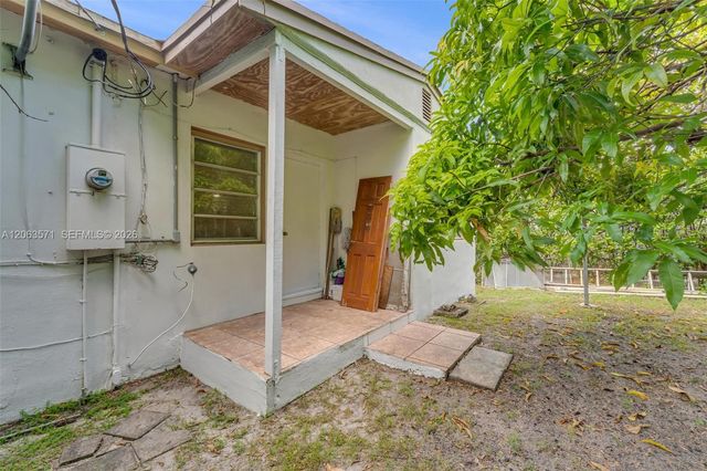 2001 NW 51st St, Miami, FL 33142