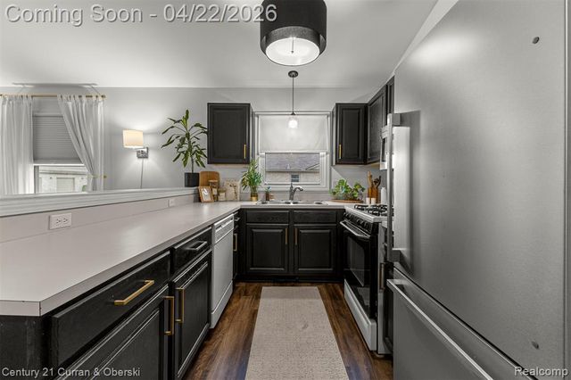 41812 King Edward Court, Clinton Township, MI 48038