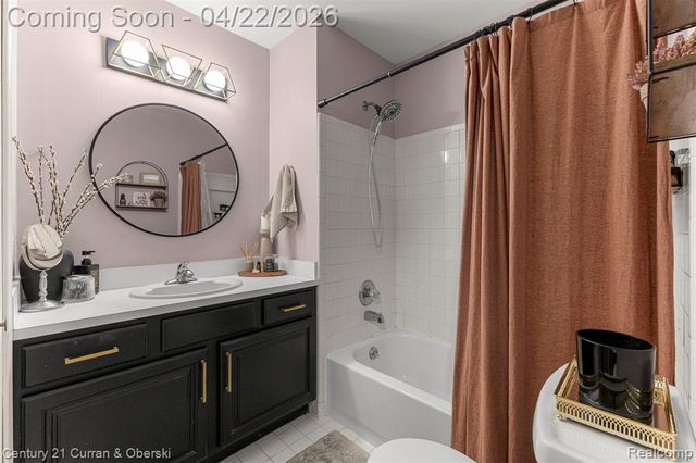 41812 King Edward Court, Clinton Township, MI 48038