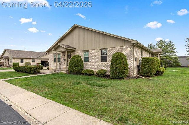 41812 King Edward Court, Clinton Township, MI 48038
