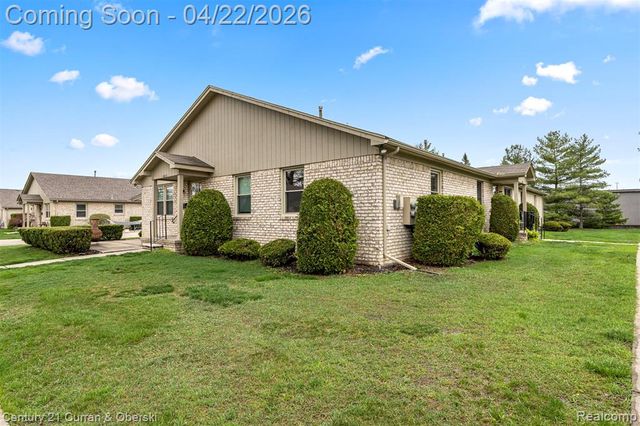 41812 King Edward Court, Clinton Township, MI 48038