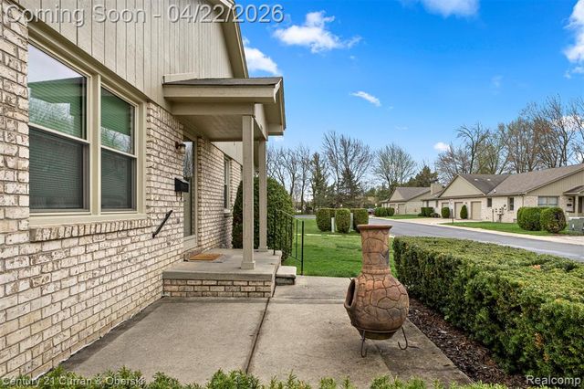 41812 King Edward Court, Clinton Township, MI 48038