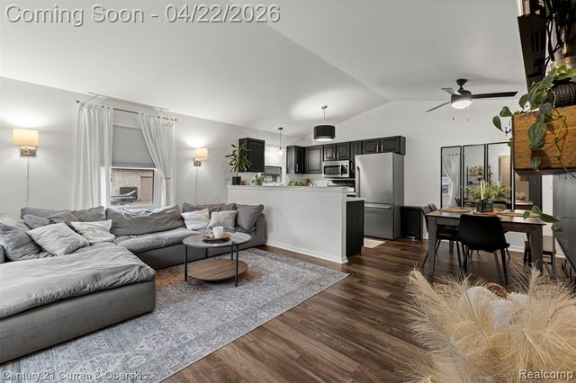 41812 King Edward Court, Clinton Township, MI 48038