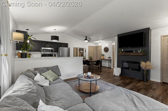 41812 King Edward Court, Clinton Township, MI 48038