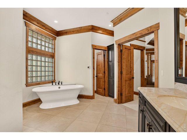 8652 Portico Ln, Longmont, CO 80503