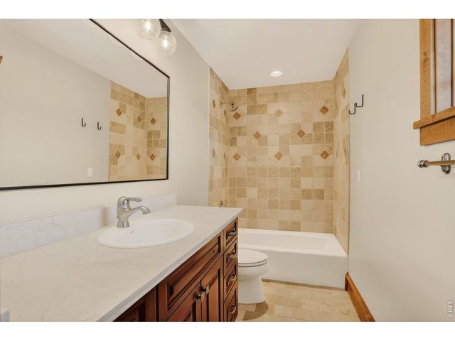 8652 Portico Ln, Longmont, CO 80503