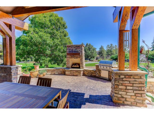 8652 Portico Ln, Longmont, CO 80503