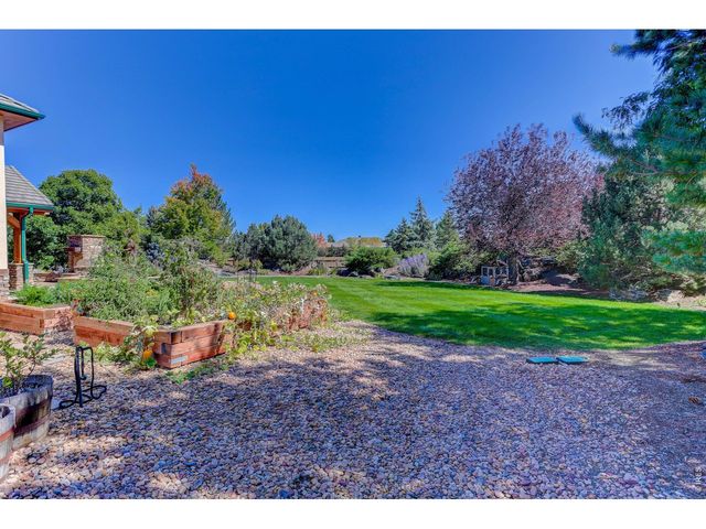 8652 Portico Ln, Longmont, CO 80503