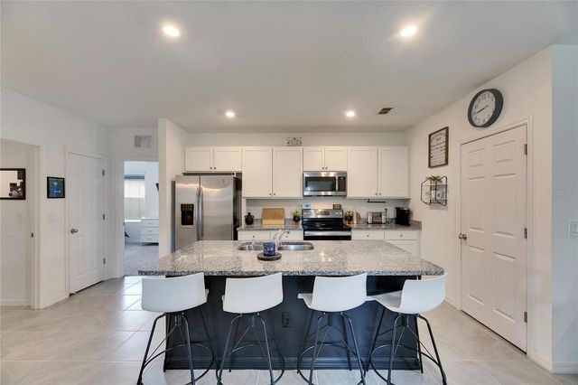 6927 SHELBY LYNN WAY, Zephyrhills, FL 33542