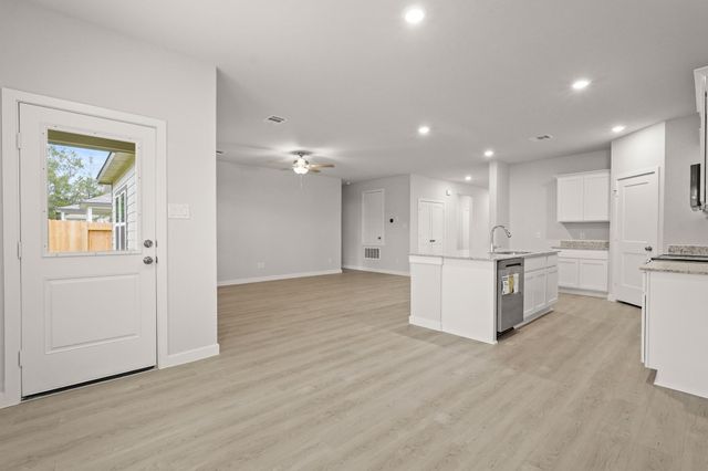 504 Shoreview Drive, Conroe, TX 77303