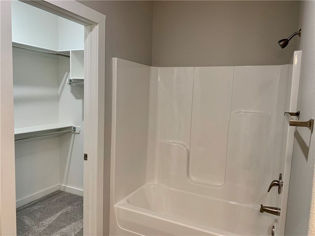 402 Red Robin Street, Centerton, AR 72719