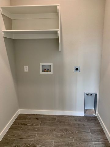 402 Red Robin Street, Centerton, AR 72719