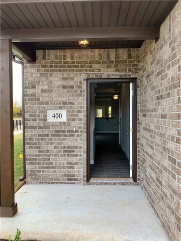 402 Red Robin Street, Centerton, AR 72719