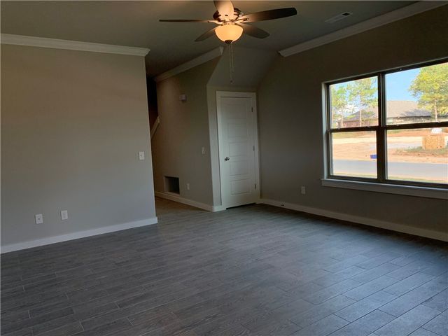 402 Red Robin Street, Centerton, AR 72719