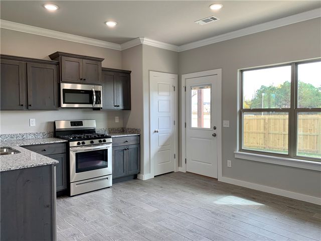 402 Red Robin Street, Centerton, AR 72719