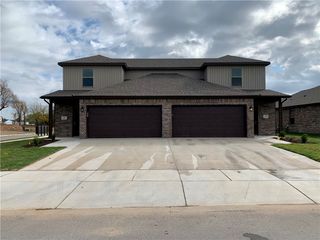 402 Red Robin Street, Centerton, AR 72719