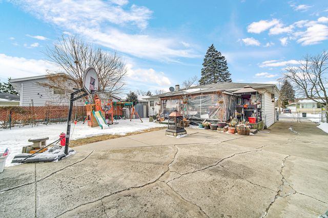 17517 Shirley Drive, Lansing, IL 60438