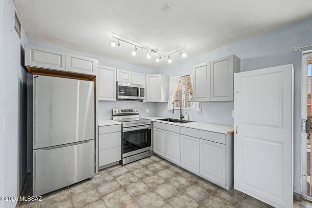 961 N Camino Las Solanas, Tucson, AZ 85710