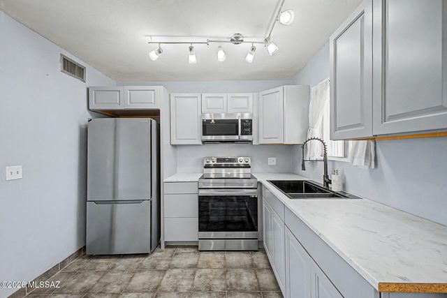 961 N Camino Las Solanas, Tucson, AZ 85710