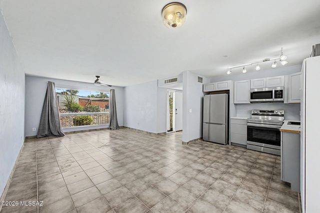 961 N Camino Las Solanas, Tucson, AZ 85710