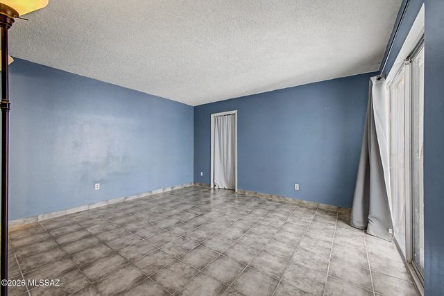961 N Camino Las Solanas, Tucson, AZ 85710