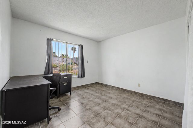 961 N Camino Las Solanas, Tucson, AZ 85710