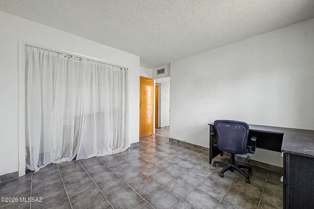 961 N Camino Las Solanas, Tucson, AZ 85710