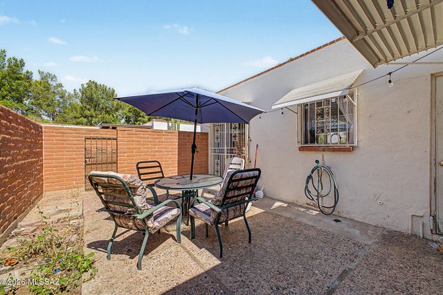 961 N Camino Las Solanas, Tucson, AZ 85710