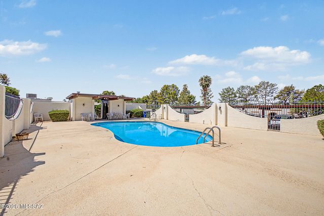 961 N Camino Las Solanas, Tucson, AZ 85710