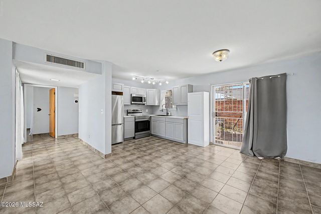 961 N Camino Las Solanas, Tucson, AZ 85710