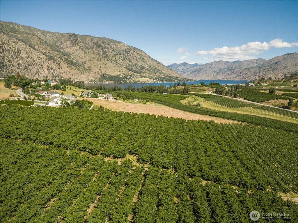 950 Loop Avenue, Manson, WA 98831