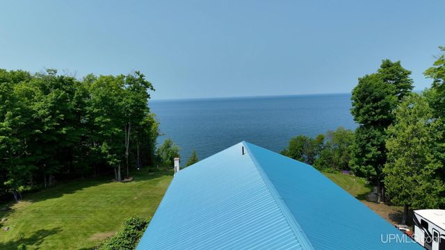 14998 N Superior Road, Houghton, MI 49931