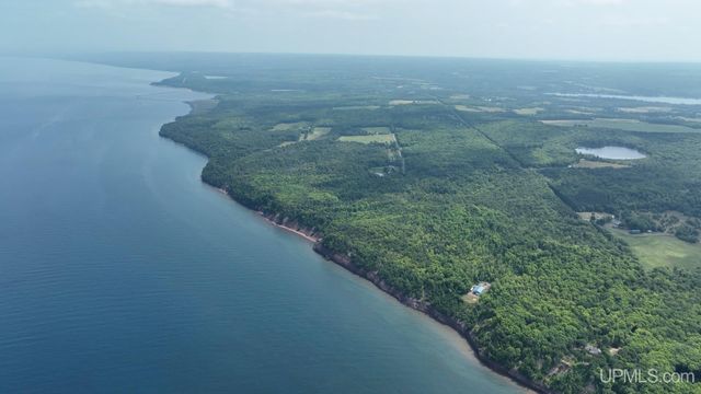 14998 N Superior Road, Houghton, MI 49931