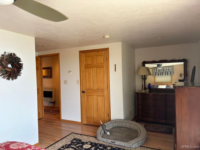 14998 N Superior Road, Houghton, MI 49931