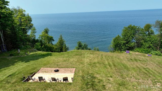 14998 N Superior Road, Houghton, MI 49931