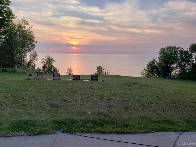 14998 N Superior Road, Houghton, MI 49931