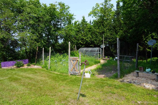 14998 N Superior Road, Houghton, MI 49931