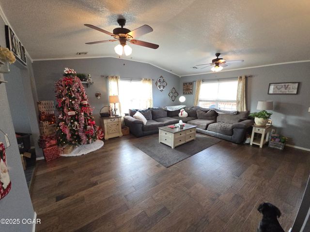 3521 Lusk Drive, Neosho, MO 64850