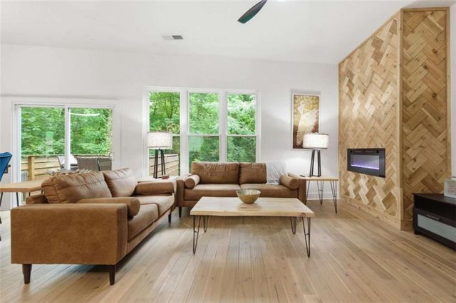 977 Fleetwood Circle, Atlanta, GA 30311