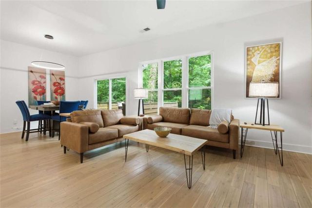 977 Fleetwood Circle, Atlanta, GA 30311