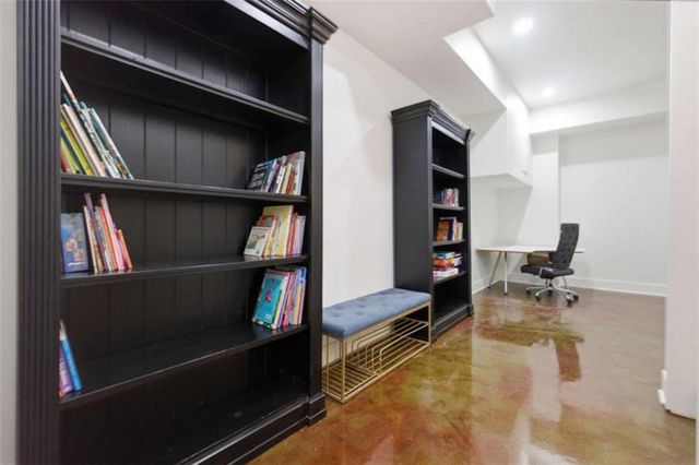 977 Fleetwood Circle, Atlanta, GA 30311
