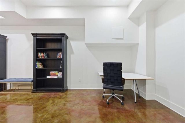 977 Fleetwood Circle, Atlanta, GA 30311