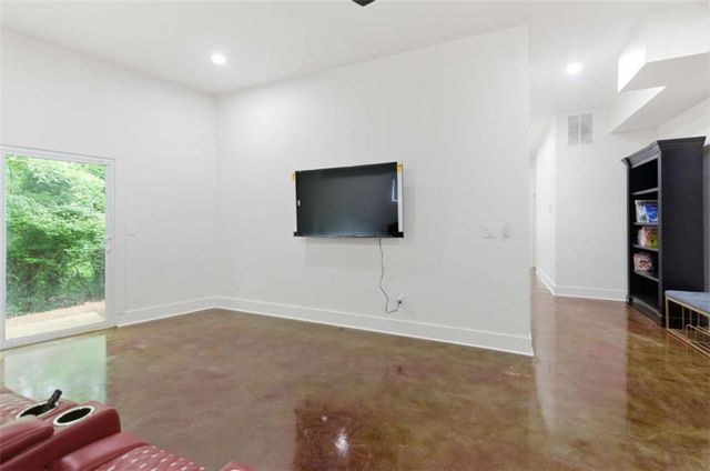 977 Fleetwood Circle, Atlanta, GA 30311