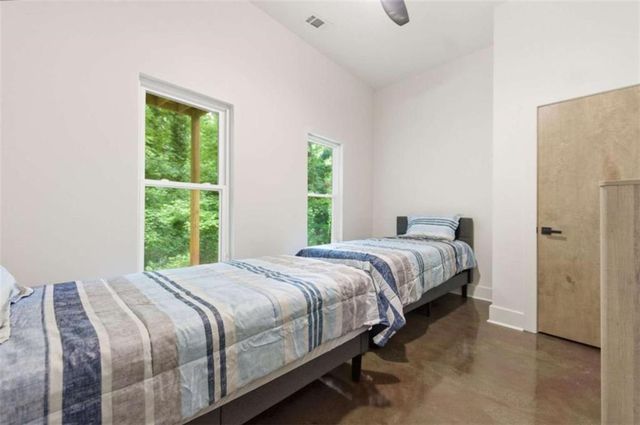 977 Fleetwood Circle, Atlanta, GA 30311
