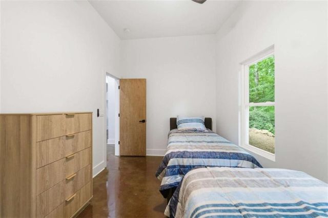 977 Fleetwood Circle, Atlanta, GA 30311