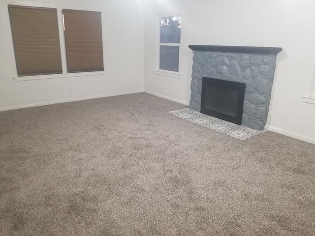 560 N F Street, Tulare, CA 93274