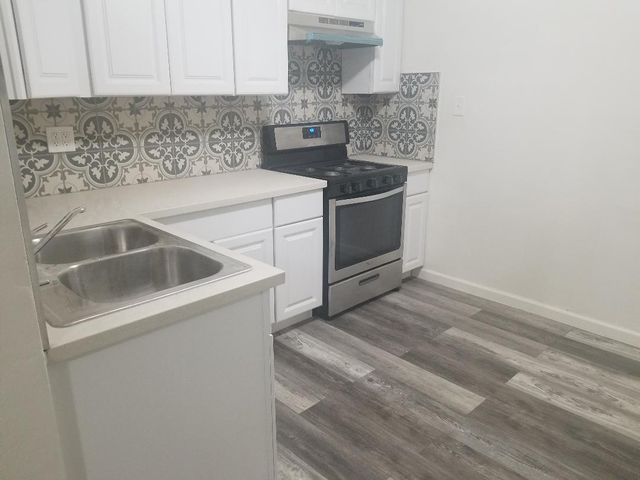 560 N F Street, Tulare, CA 93274